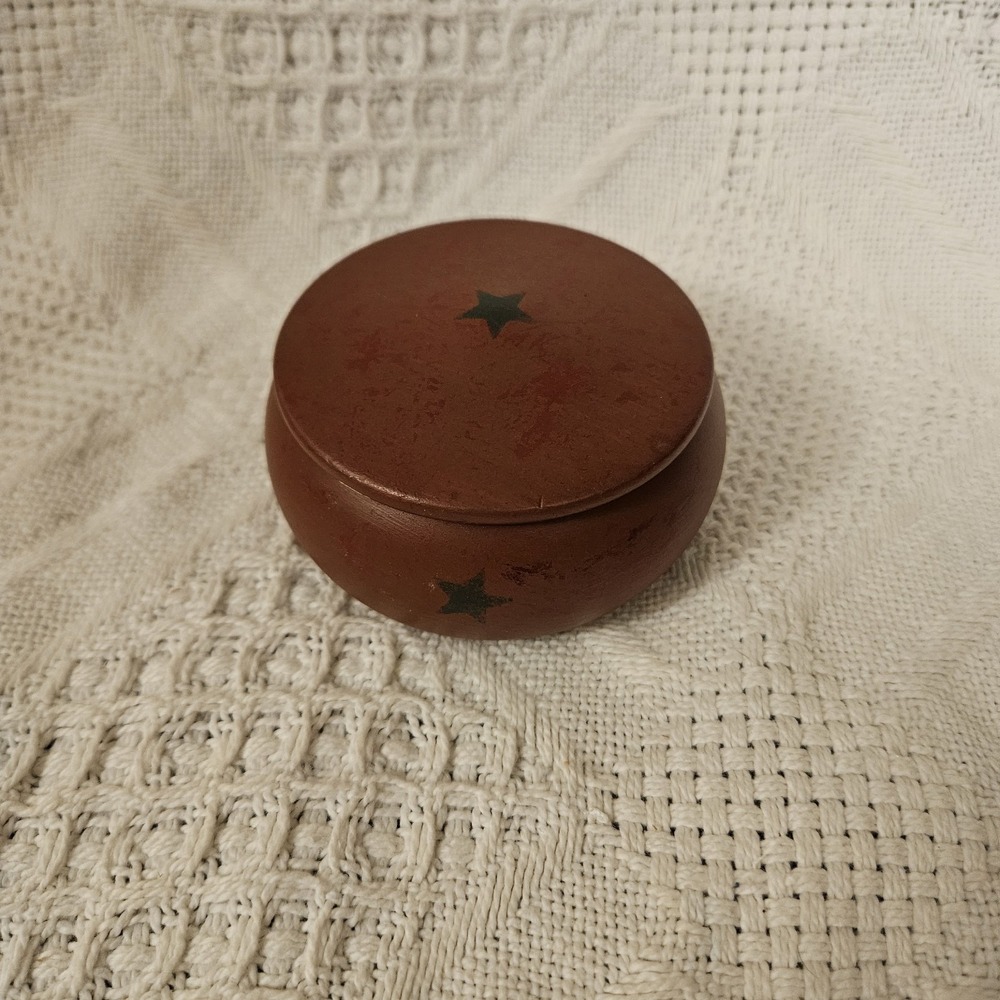 Vintage Hand Carved Primitive Folk Art Wood Round Container With Lid Red Stars